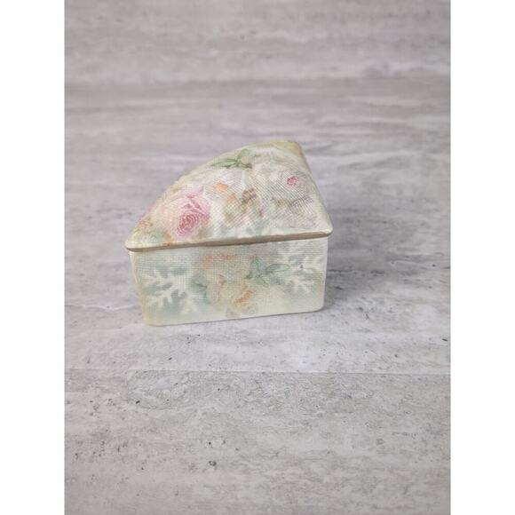 1910 Antique ROYAL BAYREUTH, Bavaria ROSE TAPESTRY, Small Trinket Dish, Triangle - Picture 7 of 12